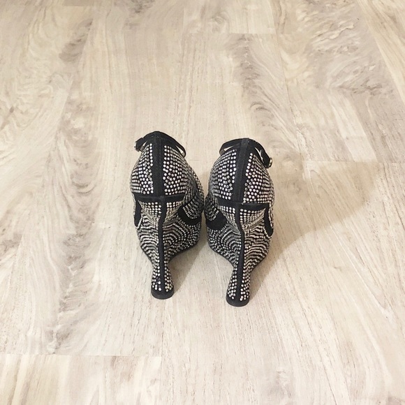 NWOT Steve Madden Gossip Pump with rhinestones. - Picture 3 of 9